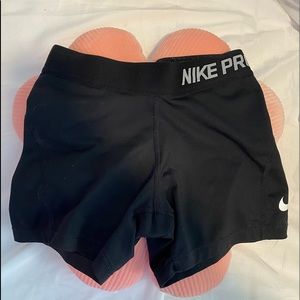 NIKE PRO SHORTS BLACK || never worn || size: big kids M